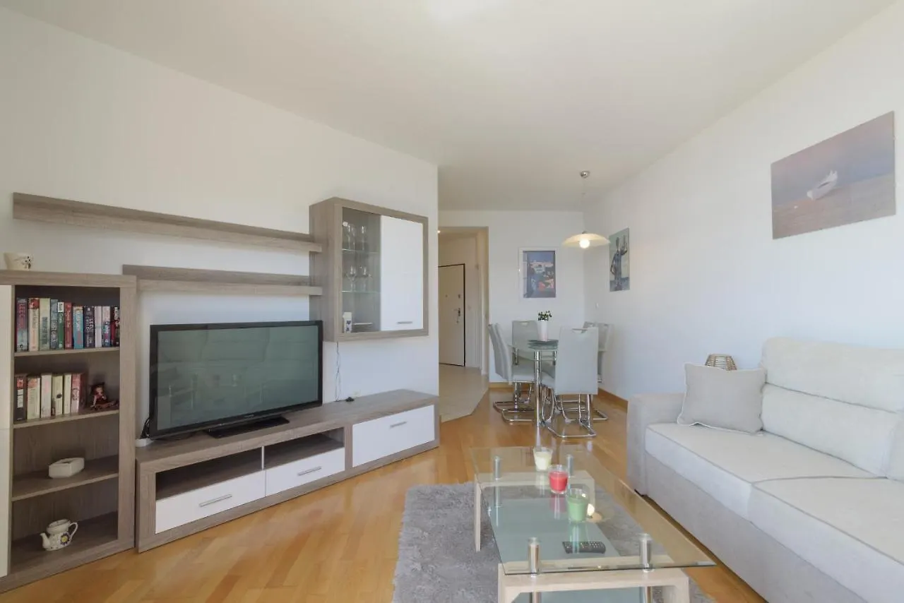 Apartment Marijana Τρογκίρ
