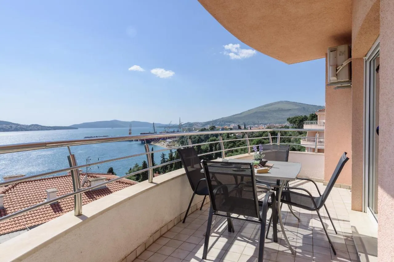 Apartment Marijana Τρογκίρ
