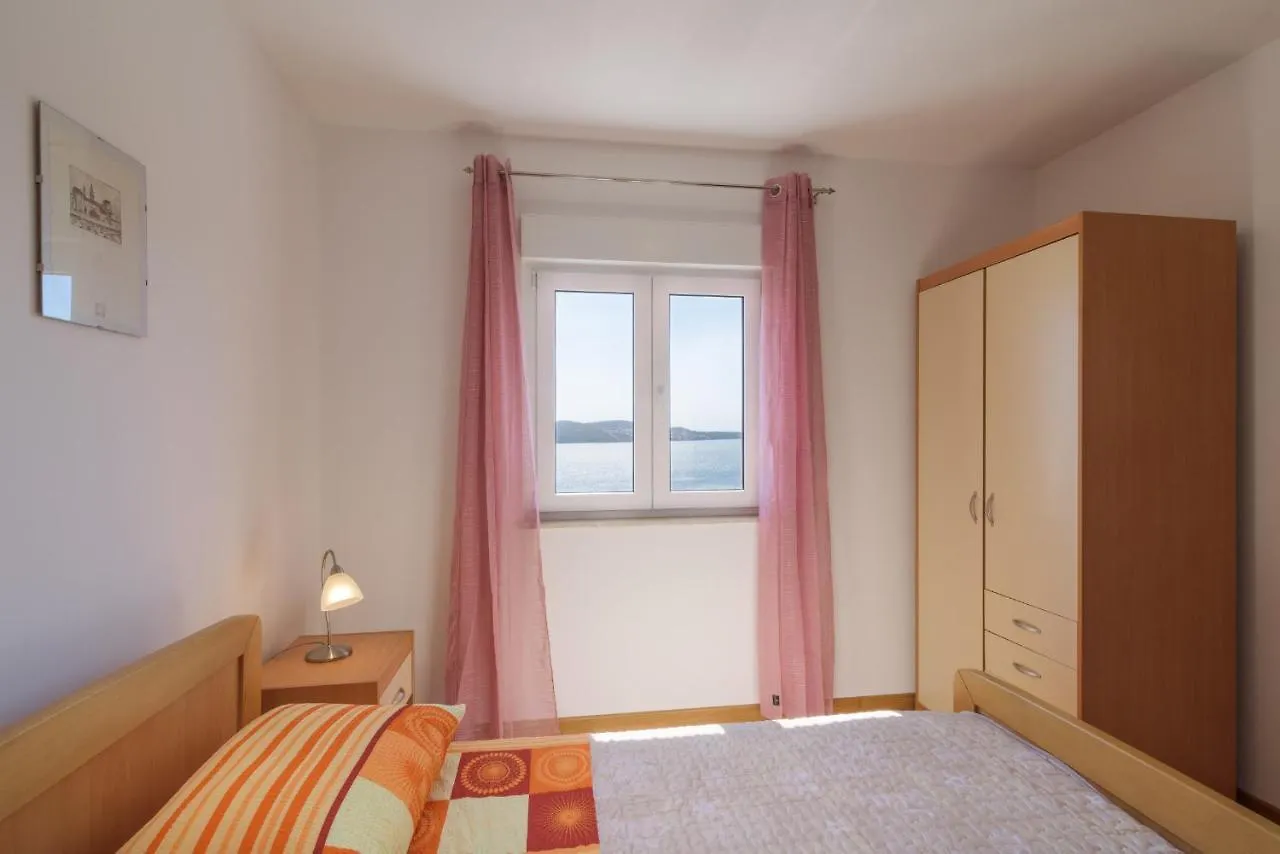 Apartment Marijana Τρογκίρ